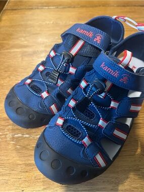 Kamik Navy and Red Closed-Toe Sport Sandals